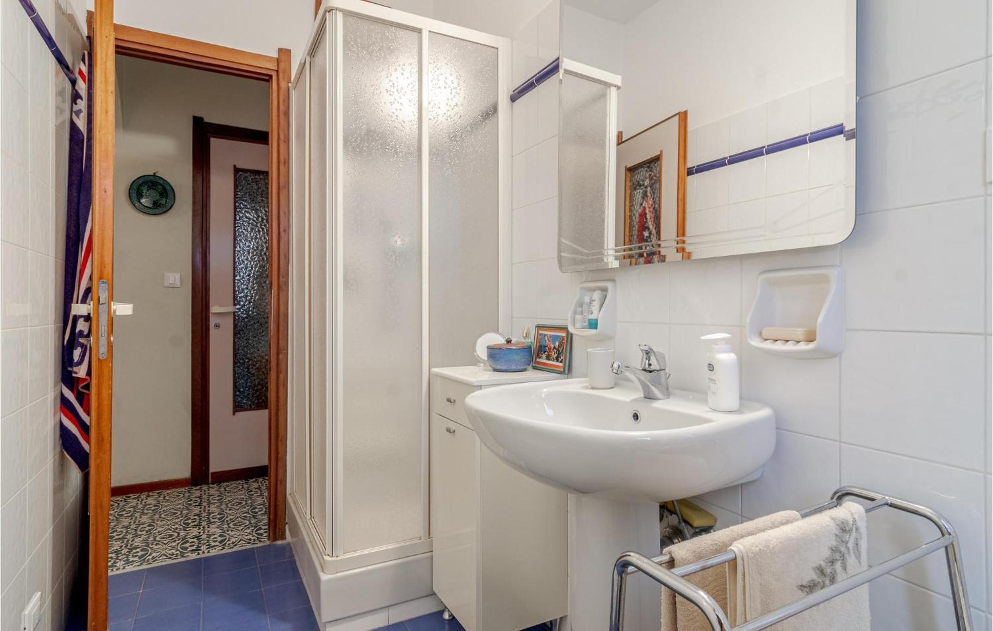 1 Bedroom Lovely Apartment In Rapallo Exteriör bild