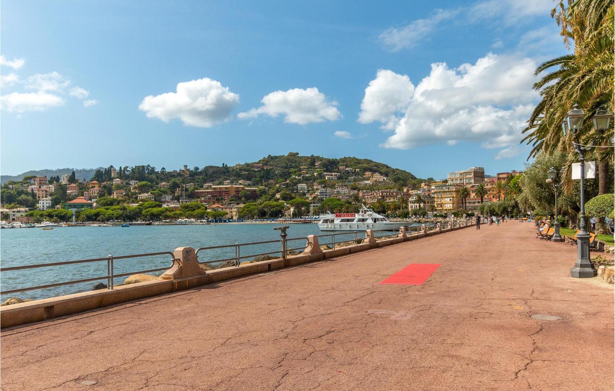 1 Bedroom Lovely Apartment In Rapallo Exteriör bild