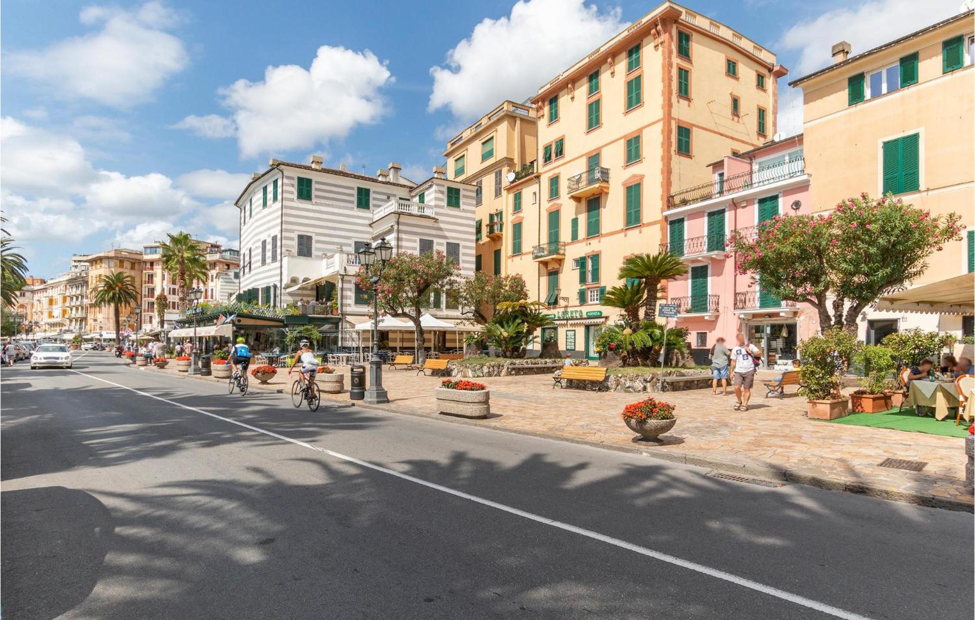 1 Bedroom Lovely Apartment In Rapallo Exteriör bild