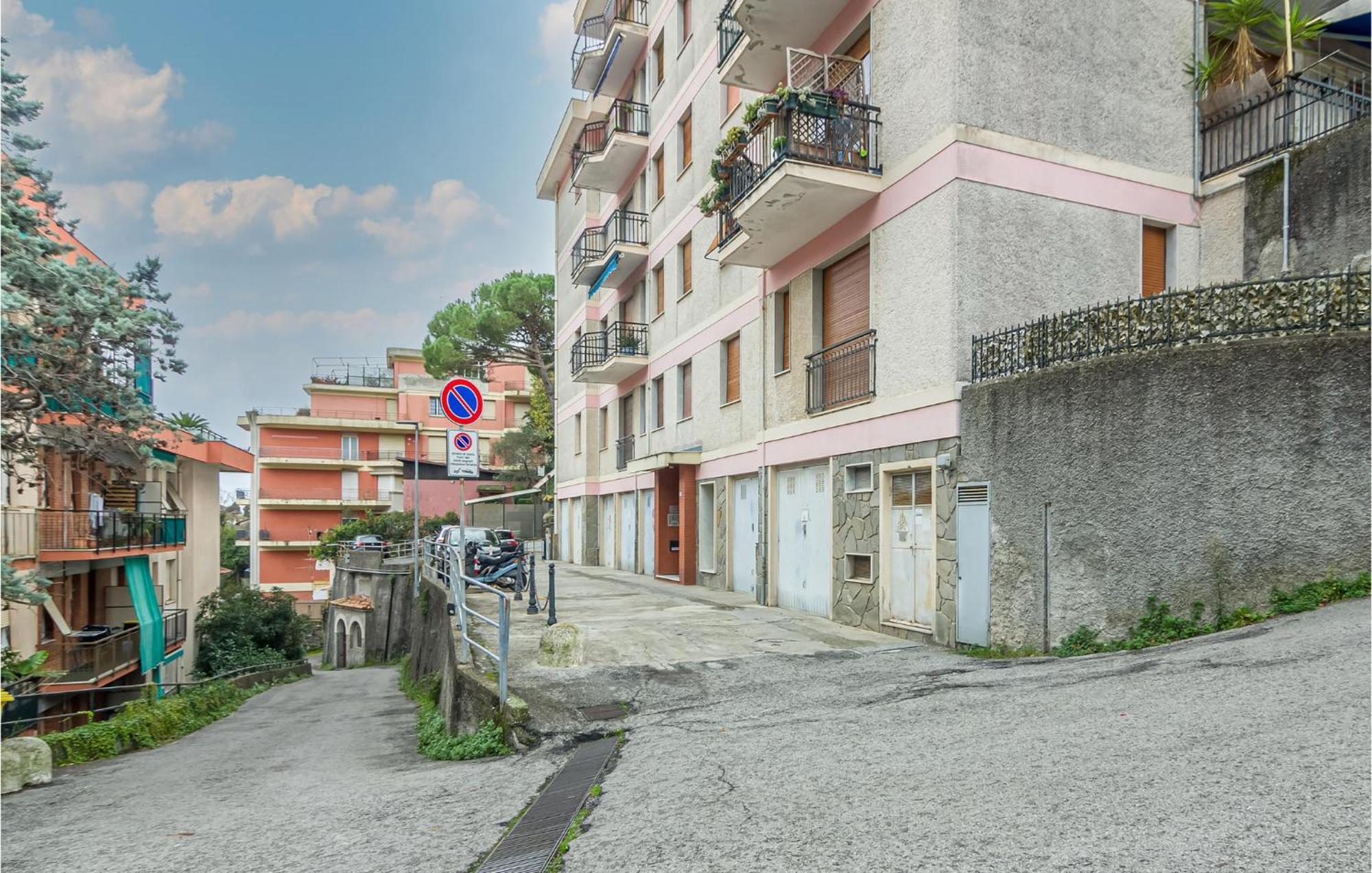 1 Bedroom Lovely Apartment In Rapallo Exteriör bild